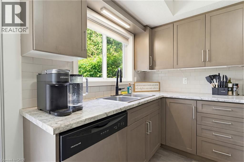 












399 GREENFIELD Avenue

,
Kitchener,




Ontario
N2C1E6

