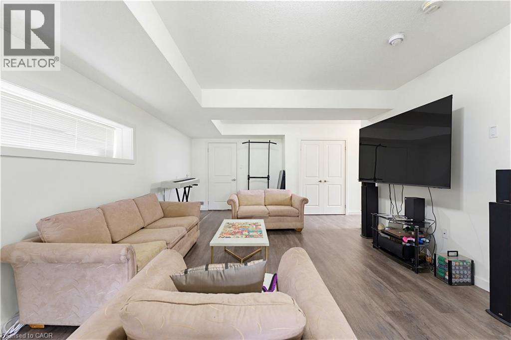 












399 GREENFIELD Avenue

,
Kitchener,




Ontario
N2C1E6

