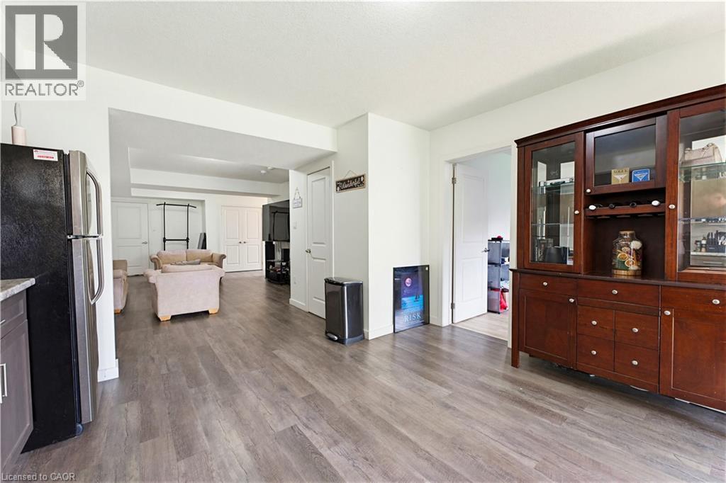 












399 GREENFIELD Avenue

,
Kitchener,




Ontario
N2C1E6

