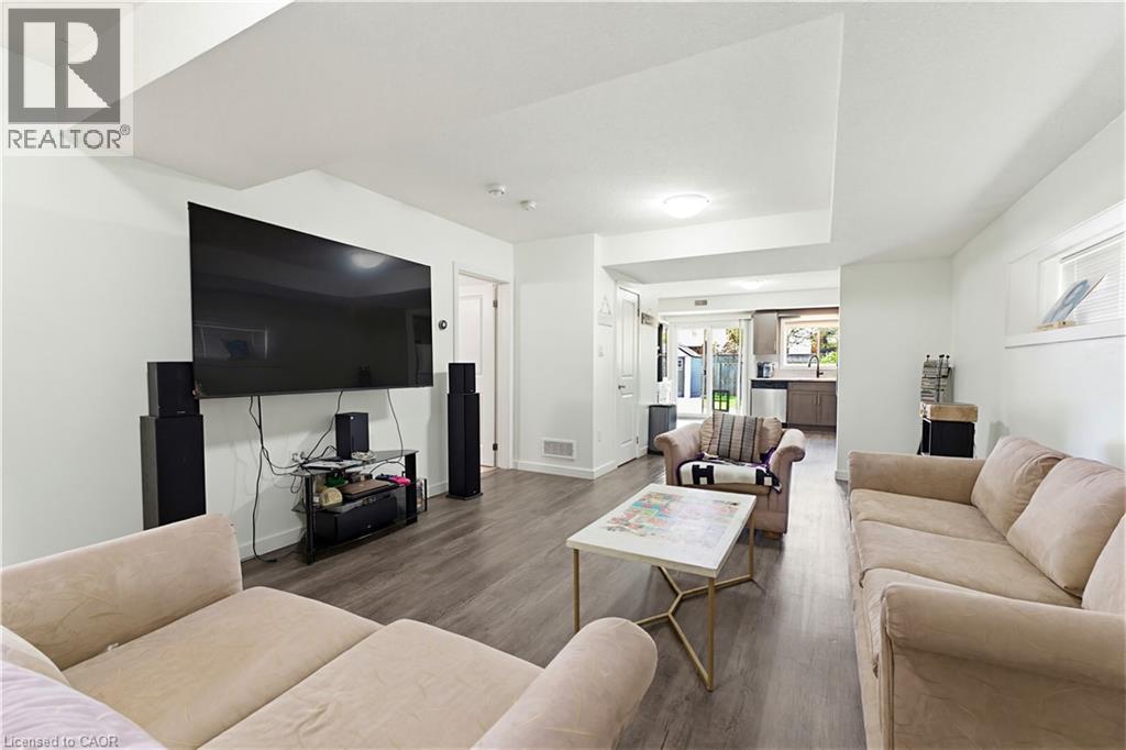 












399 GREENFIELD Avenue

,
Kitchener,




Ontario
N2C1E6

