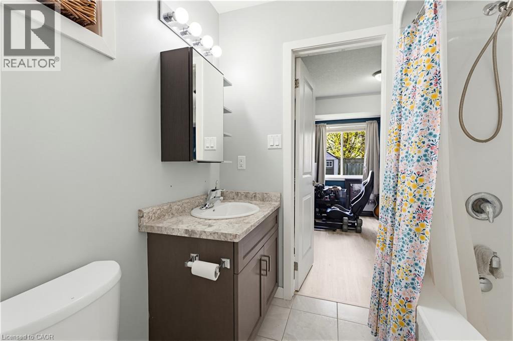 












399 GREENFIELD Avenue

,
Kitchener,




Ontario
N2C1E6

