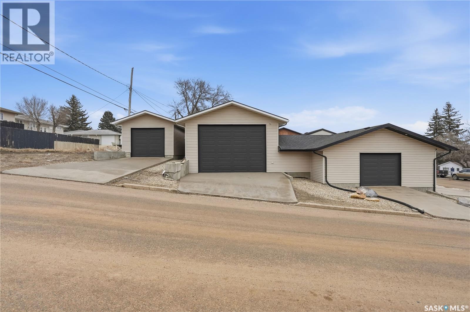 












1068 Athabasca STREET W

,
Moose Jaw,




Saskatchewan
S6H2E6

