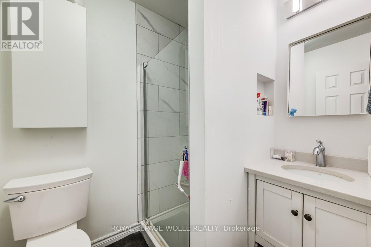 












284 WESTCOURT PLACE

,
Waterloo,




Ontario
N2L2R7

