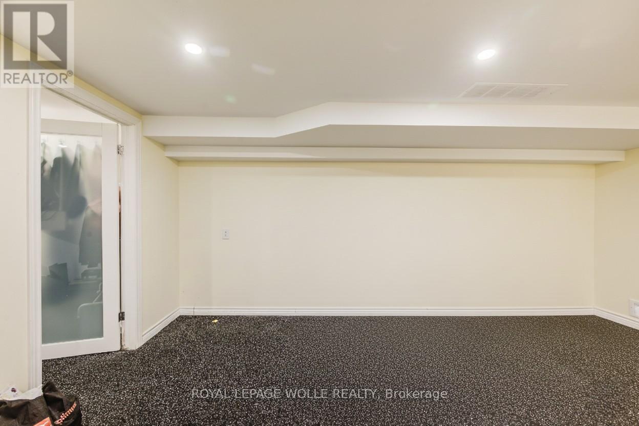 












284 WESTCOURT PLACE

,
Waterloo,




Ontario
N2L2R7

