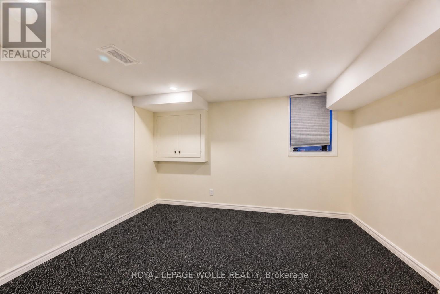 












284 WESTCOURT PLACE

,
Waterloo,




Ontario
N2L2R7

