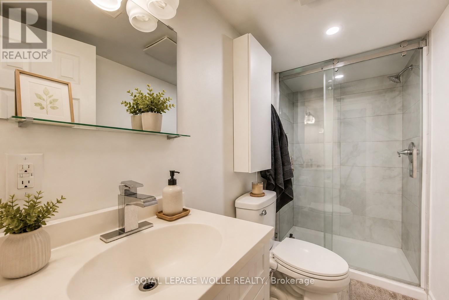 












284 WESTCOURT PLACE

,
Waterloo,




Ontario
N2L2R7

