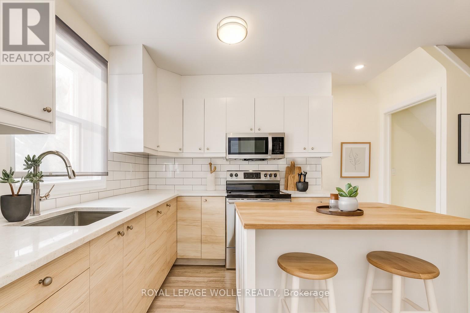 












284 WESTCOURT PLACE

,
Waterloo,




Ontario
N2L2R7


