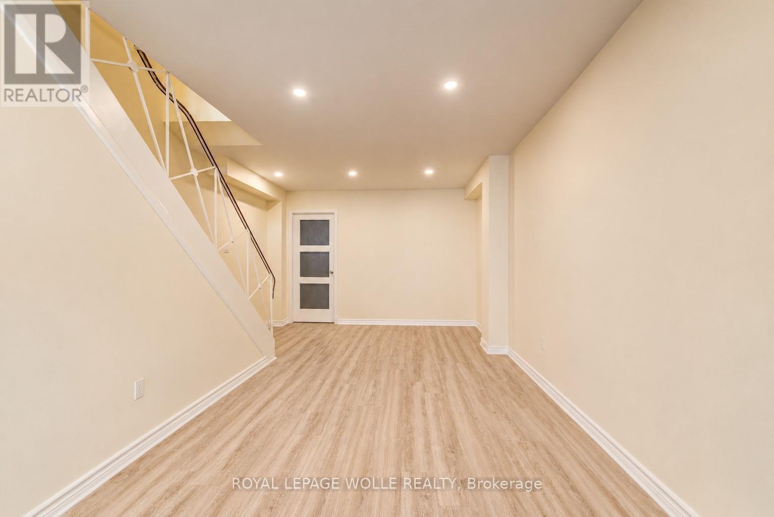 












284 WESTCOURT PLACE

,
Waterloo,




Ontario
N2L2R7


