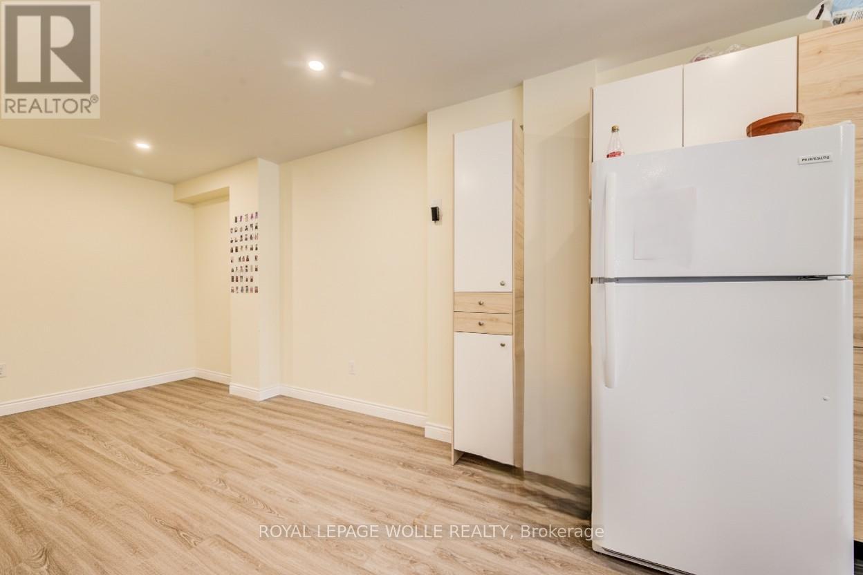 












284 WESTCOURT PLACE

,
Waterloo,




Ontario
N2L2R7

