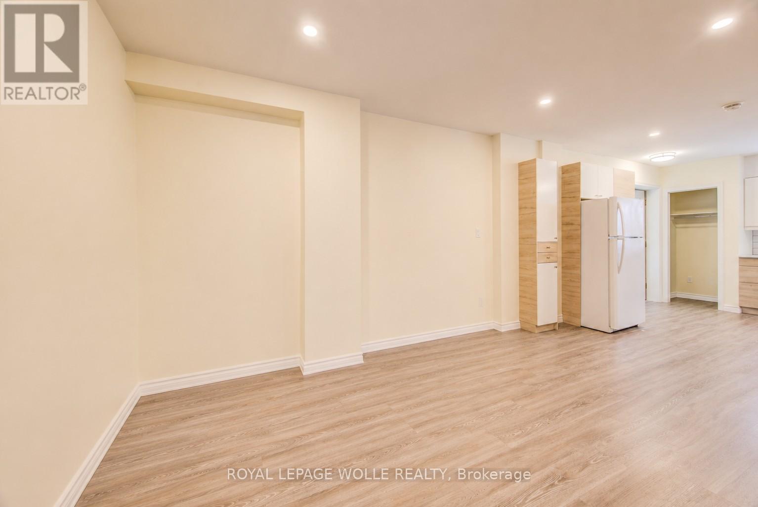 












284 WESTCOURT PLACE

,
Waterloo,




Ontario
N2L2R7

