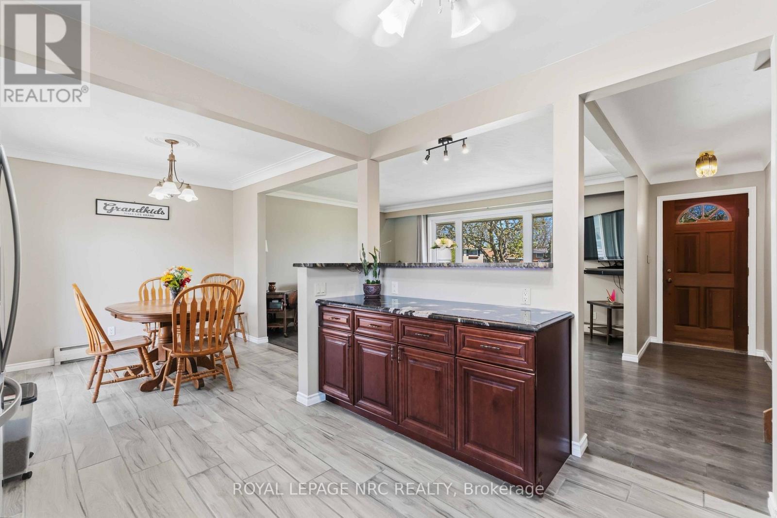 












4485 QUEENSWAY CRESCENT

,
Niagara Falls (Morrison),




Ontario
L2E5R5

