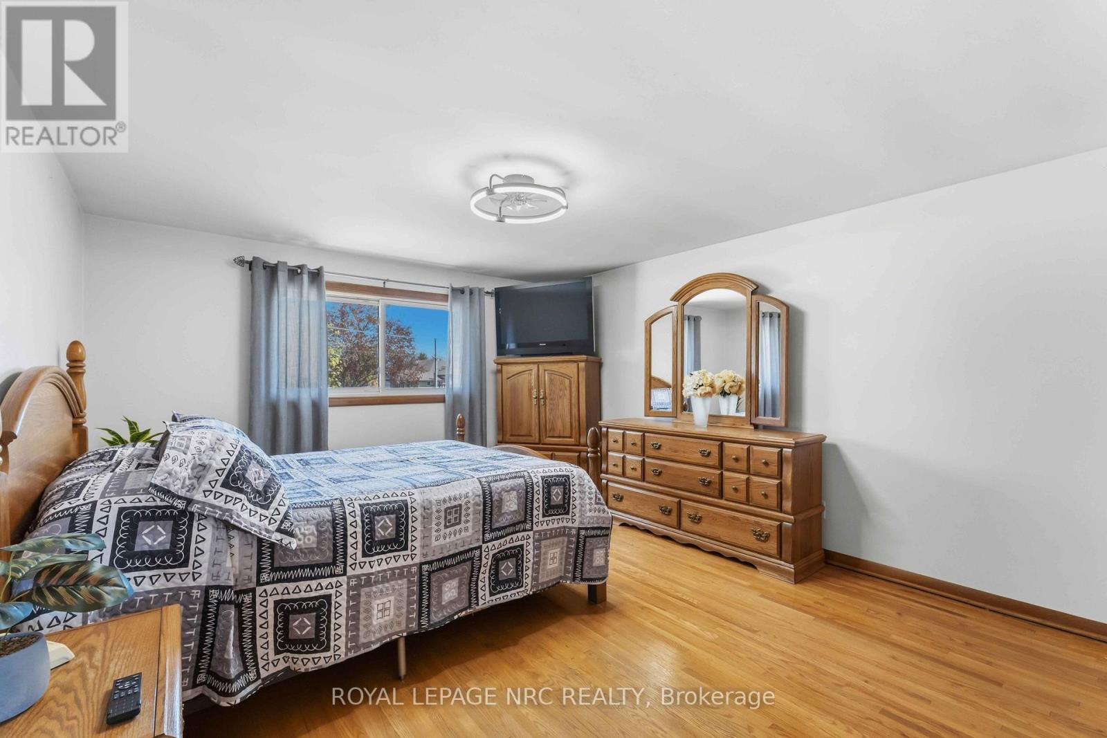 












4485 QUEENSWAY CRESCENT

,
Niagara Falls (Morrison),




Ontario
L2E5R5

