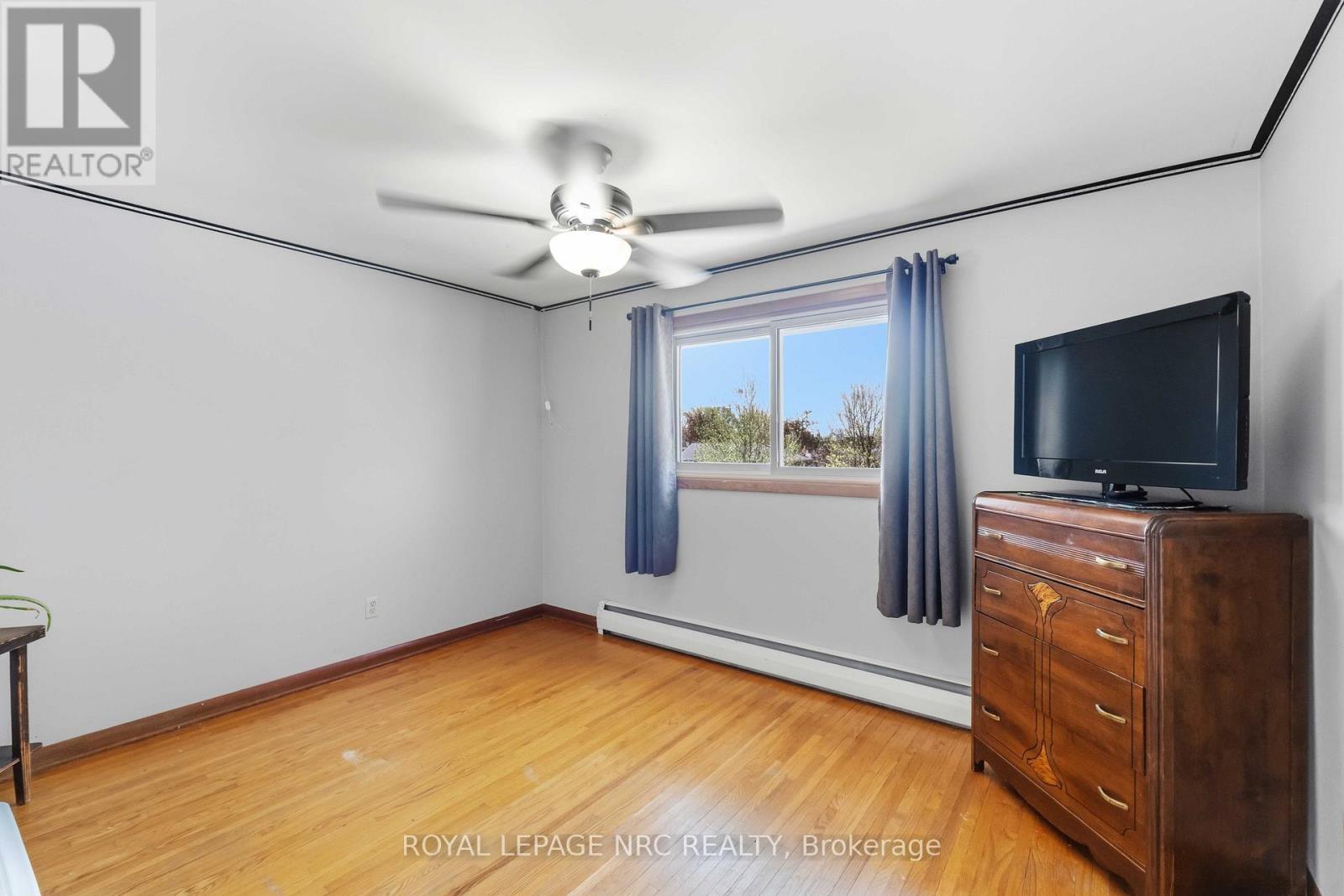 












4485 QUEENSWAY CRESCENT

,
Niagara Falls (Morrison),




Ontario
L2E5R5

