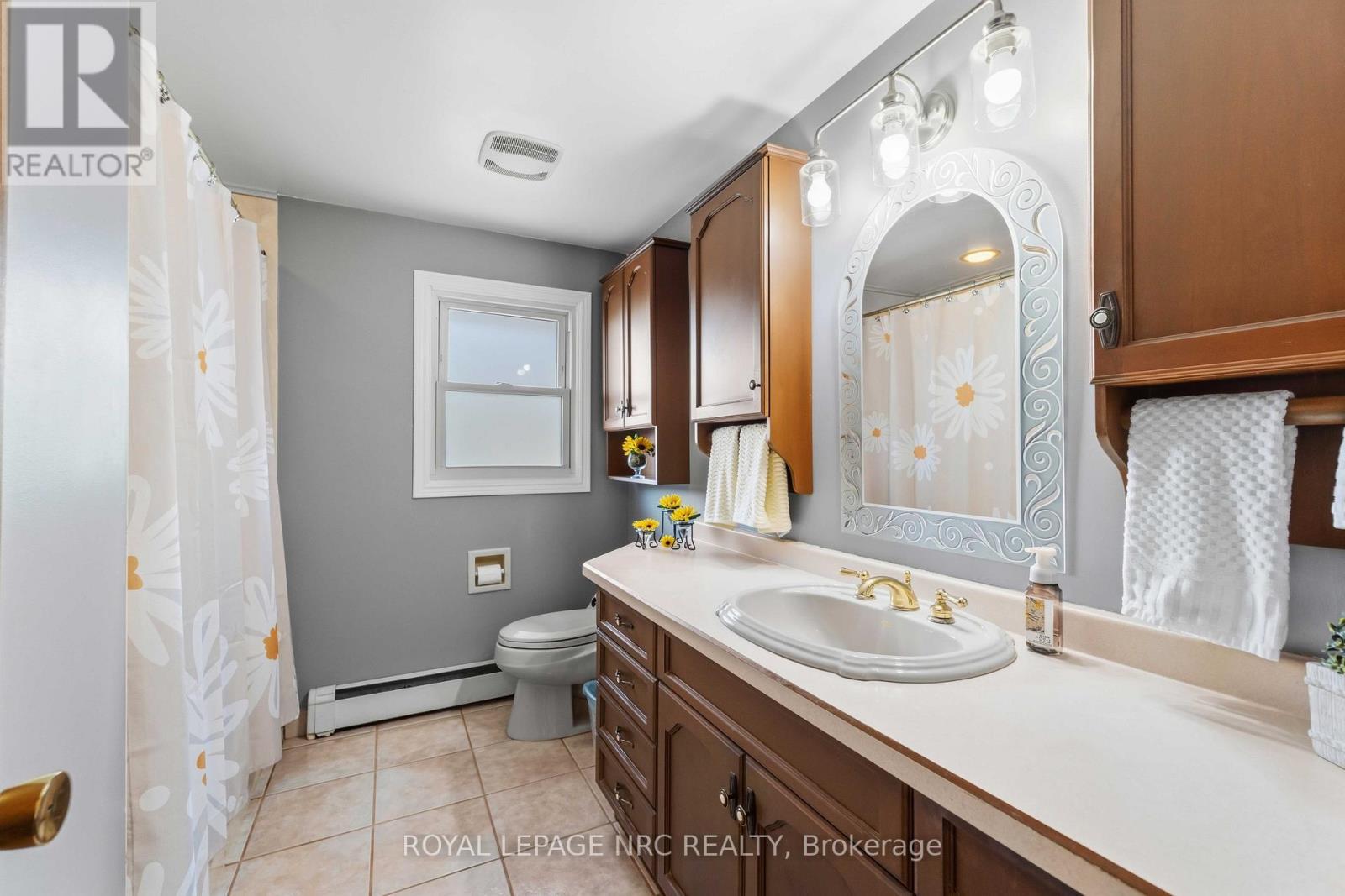 












4485 QUEENSWAY CRESCENT

,
Niagara Falls (Morrison),




Ontario
L2E5R5

