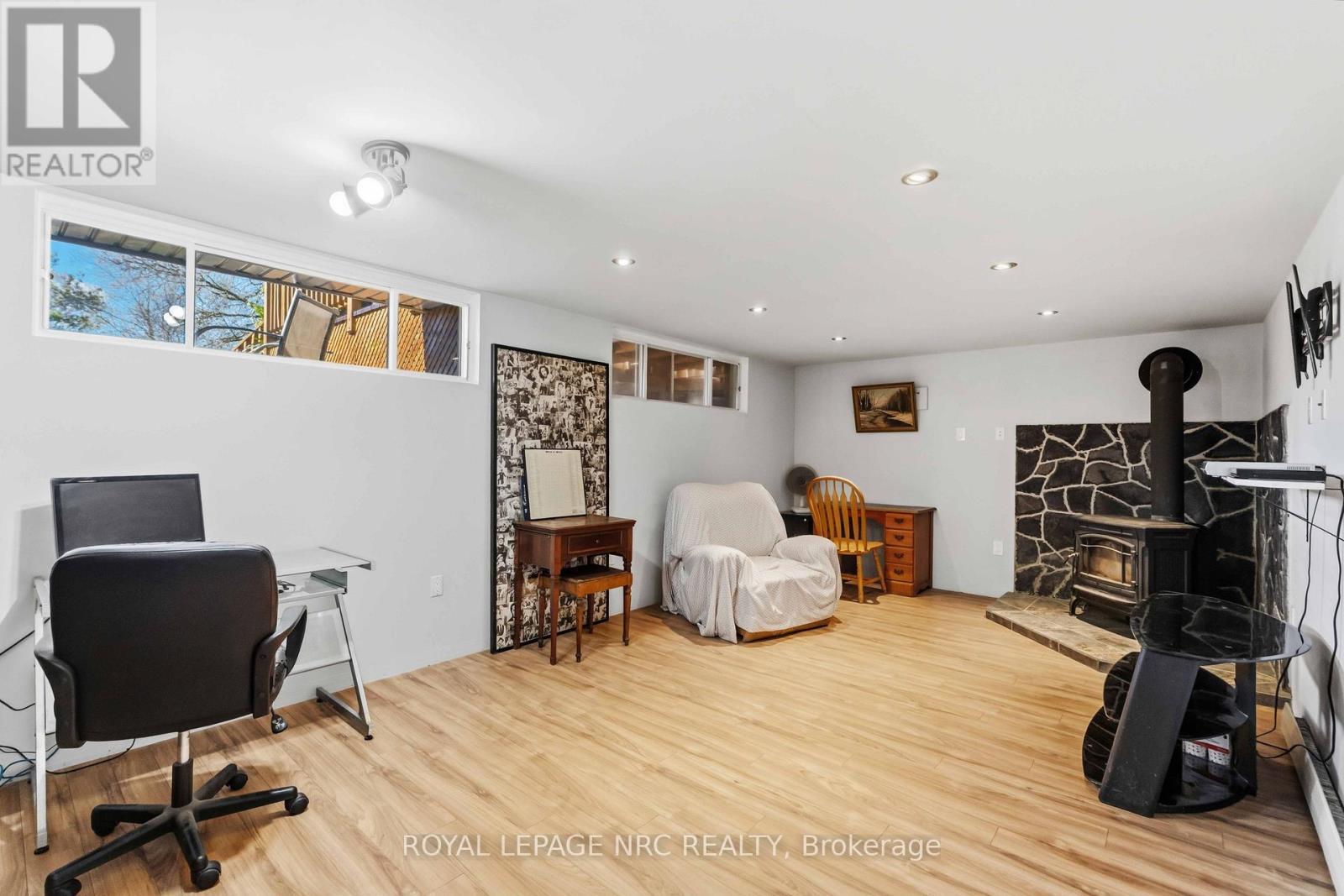 












4485 QUEENSWAY CRESCENT

,
Niagara Falls (Morrison),




Ontario
L2E5R5

