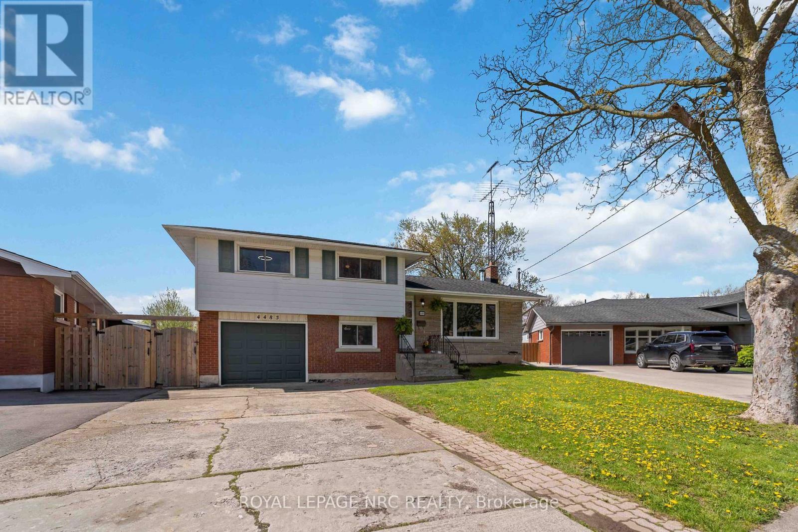 












4485 QUEENSWAY CRESCENT

,
Niagara Falls (Morrison),




Ontario
L2E5R5

