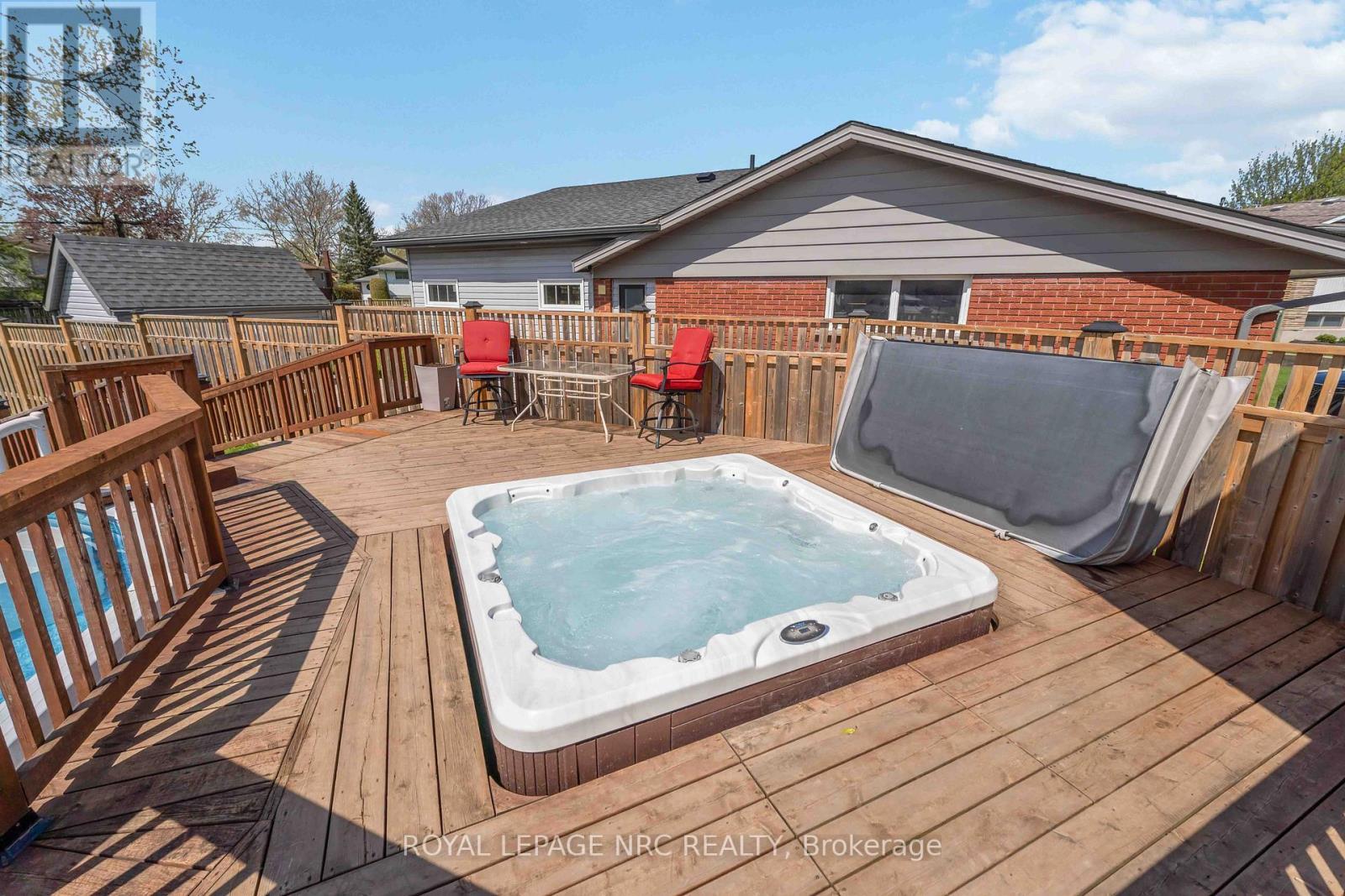 












4485 QUEENSWAY CRESCENT

,
Niagara Falls (Morrison),




Ontario
L2E5R5

