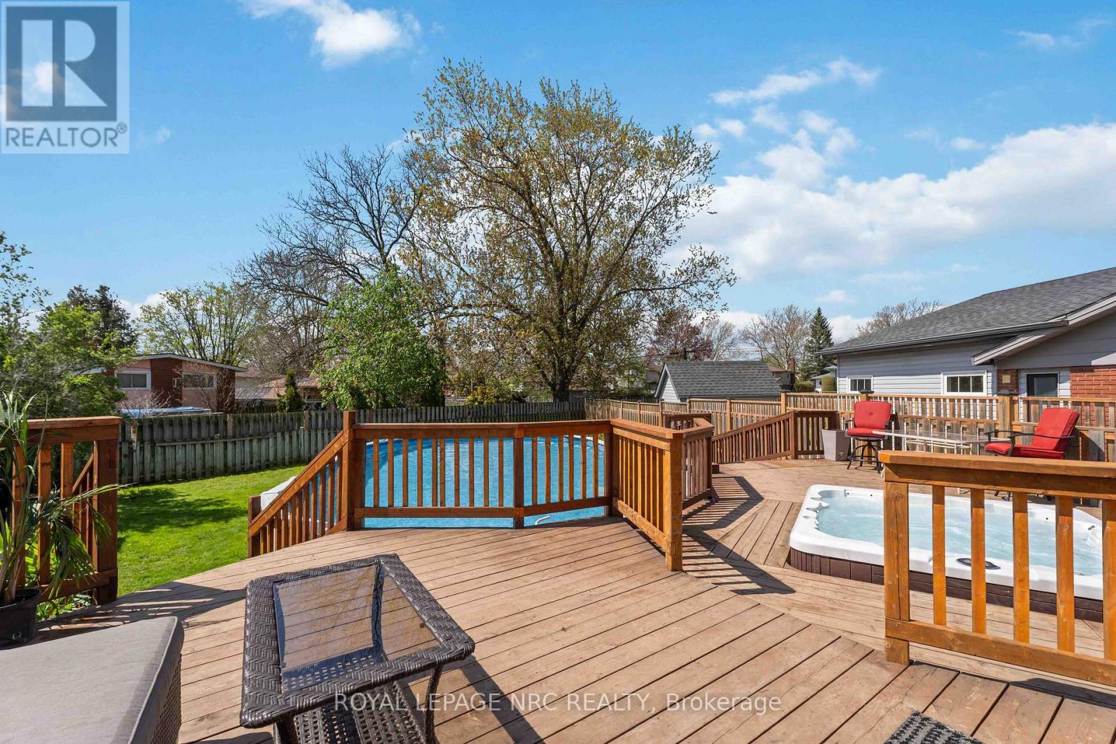 












4485 QUEENSWAY CRESCENT

,
Niagara Falls (Morrison),




Ontario
L2E5R5

