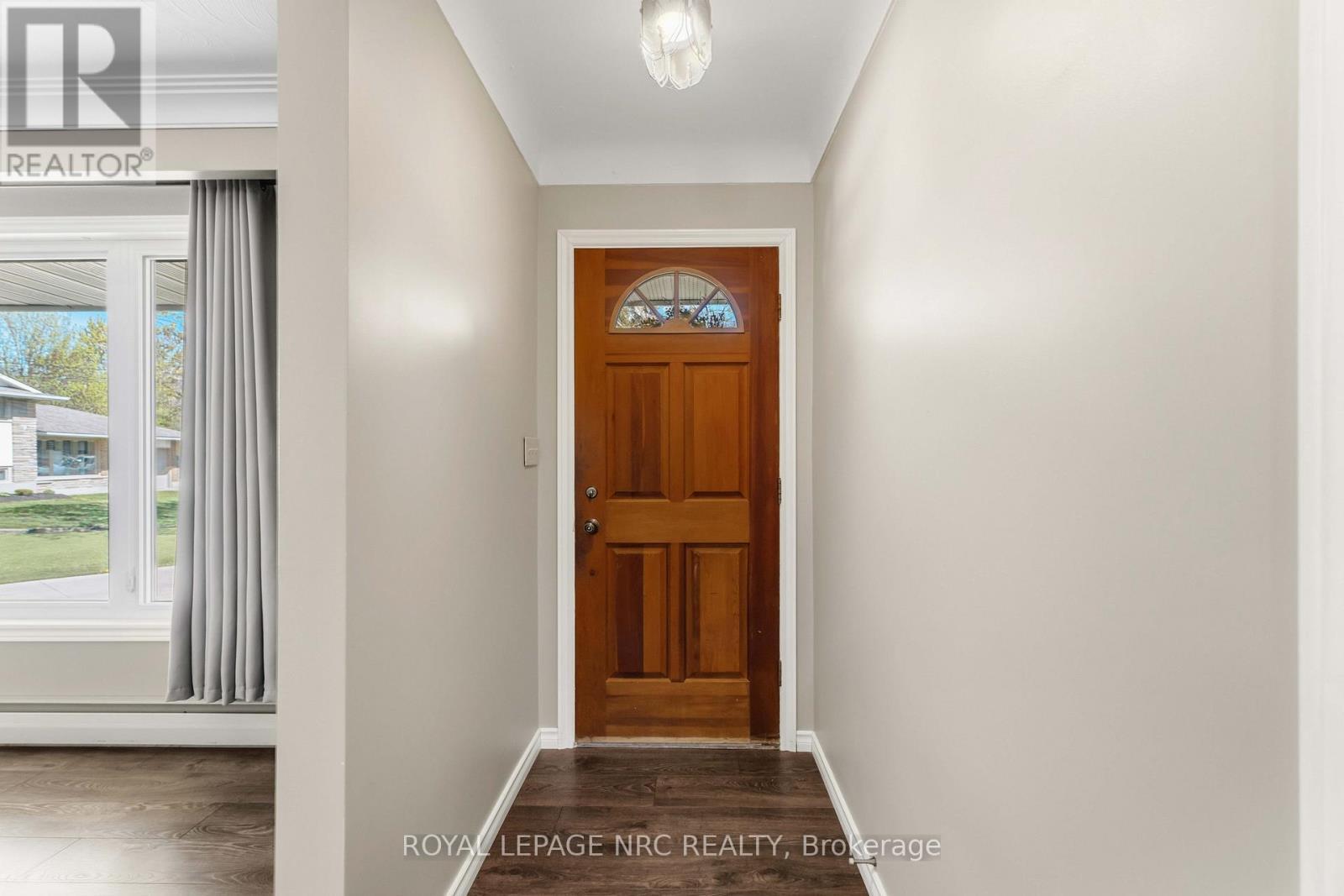 












4485 QUEENSWAY CRESCENT

,
Niagara Falls (Morrison),




Ontario
L2E5R5

