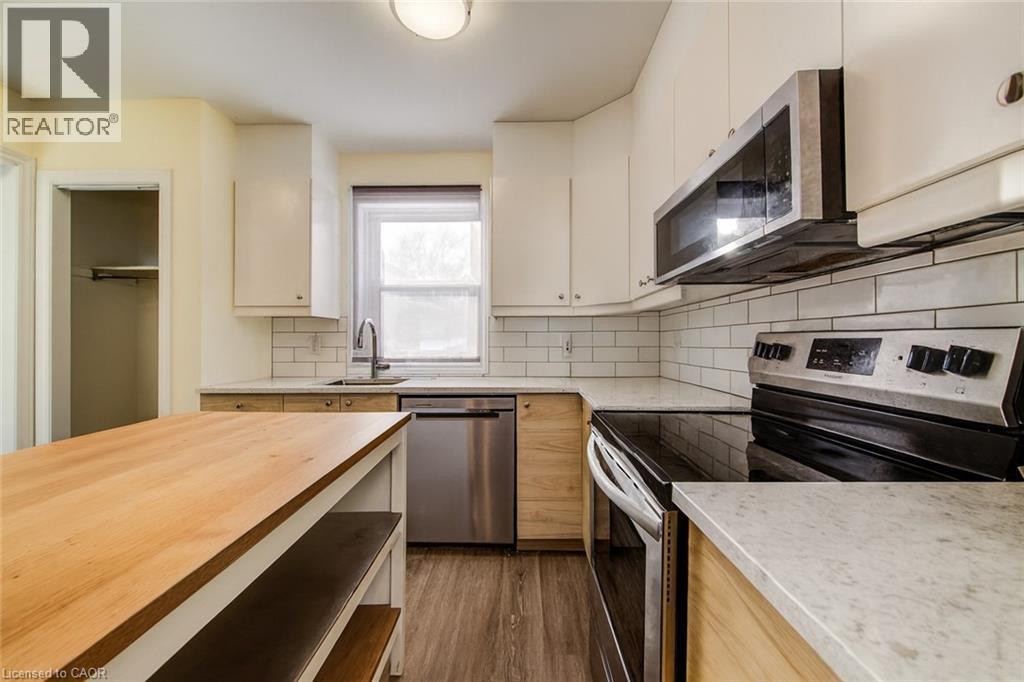 












284 WESTCOURT Place

,
Waterloo,




Ontario
N2L2R7

