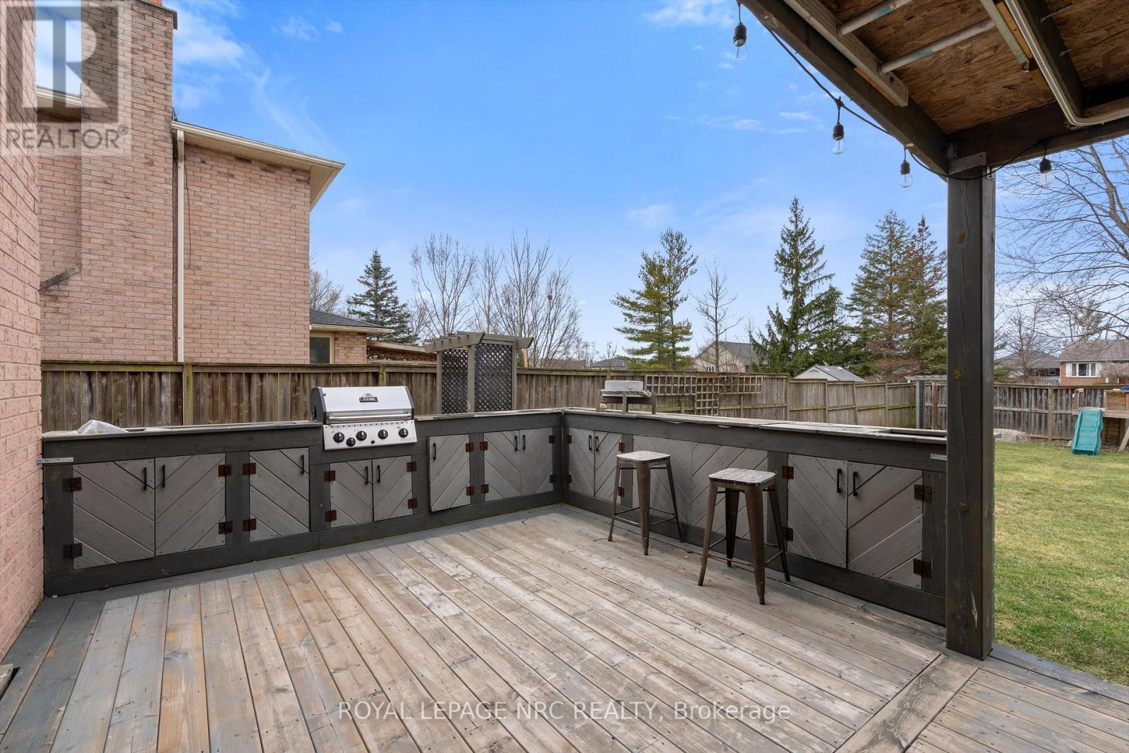 












51 BRIARSDALE CRESCENT

,
Welland (N. Welland),




Ontario
L3C6S7

