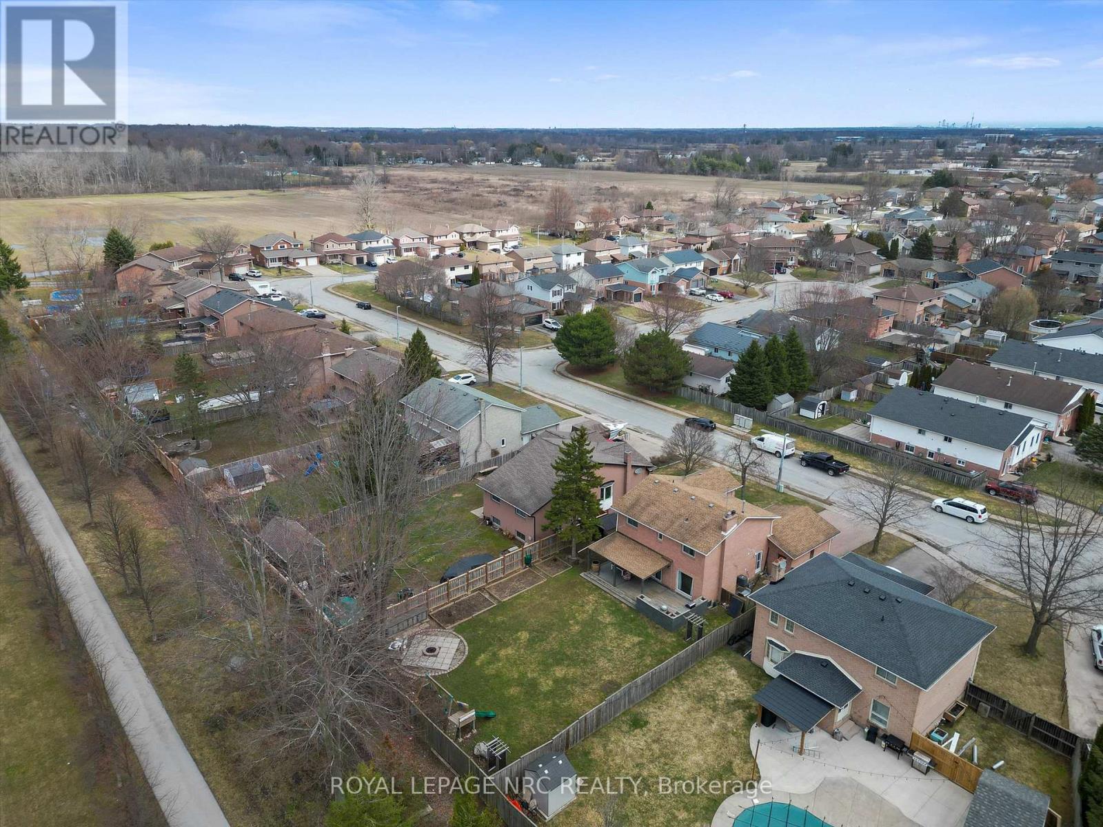 












51 BRIARSDALE CRESCENT

,
Welland (N. Welland),




Ontario
L3C6S7

