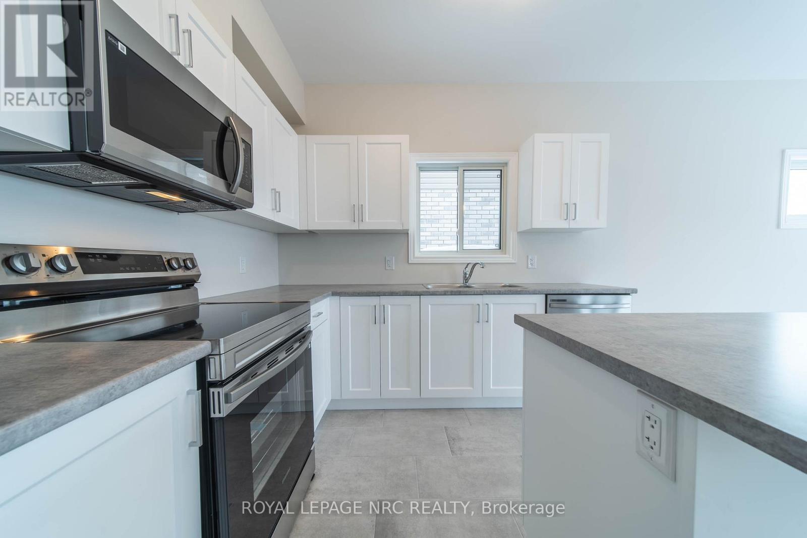 












52 WILLSON DRIVE

,
Thorold (Hurricane/Merrittville),




Ontario
L2V0G7

