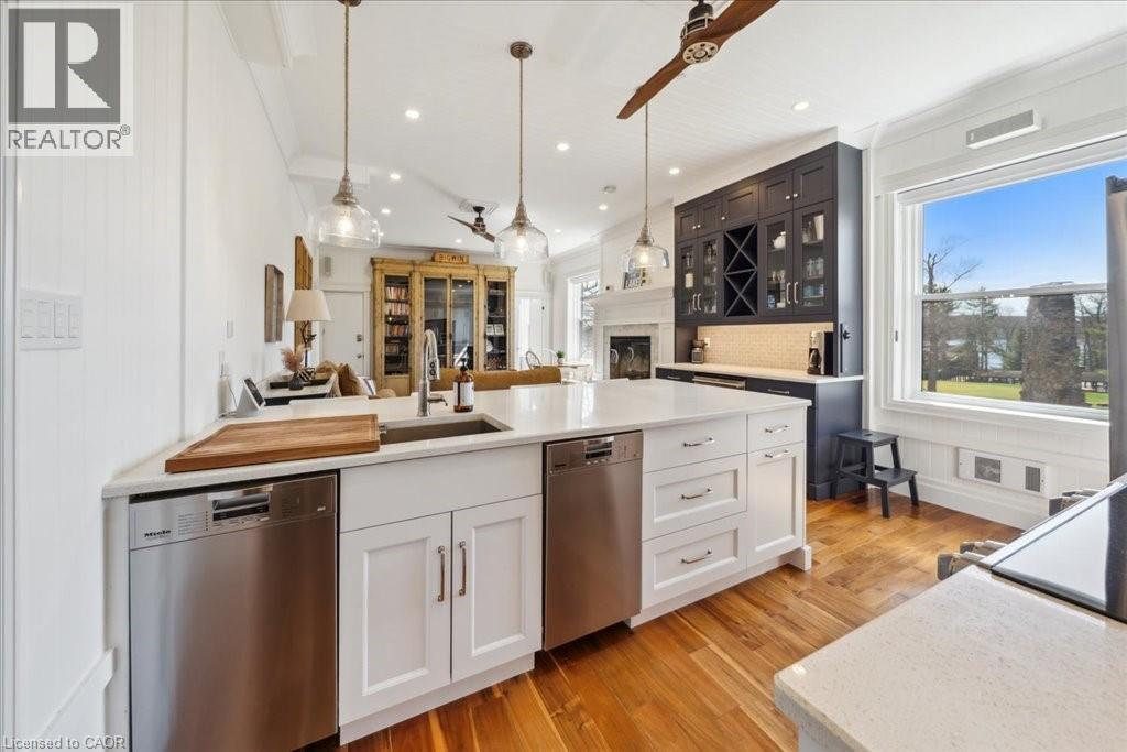 












12 BIGWIN ISLAND Road Unit# 202/206

,
Lake Of Bays,




Ontario
P0B1A0


