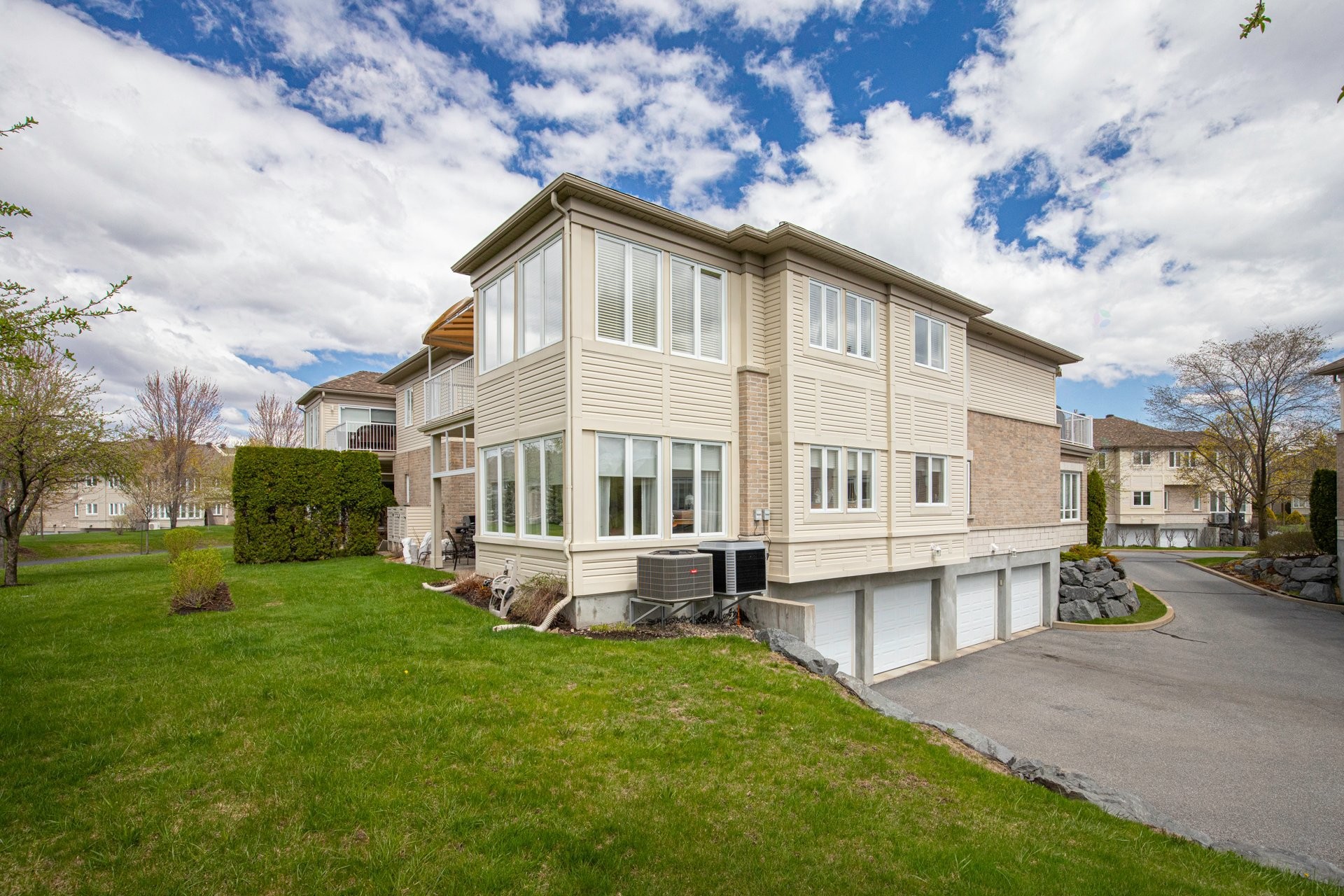 









794


Rue Jean-Deslauriers

, 39,
Boucherville,




QC
J4B0E7

