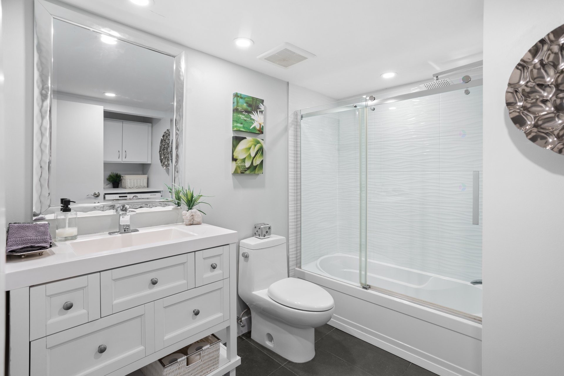 









4520


Prom. Paton

, 109,
Laval (Chomedey),




QC
H7W4X1

