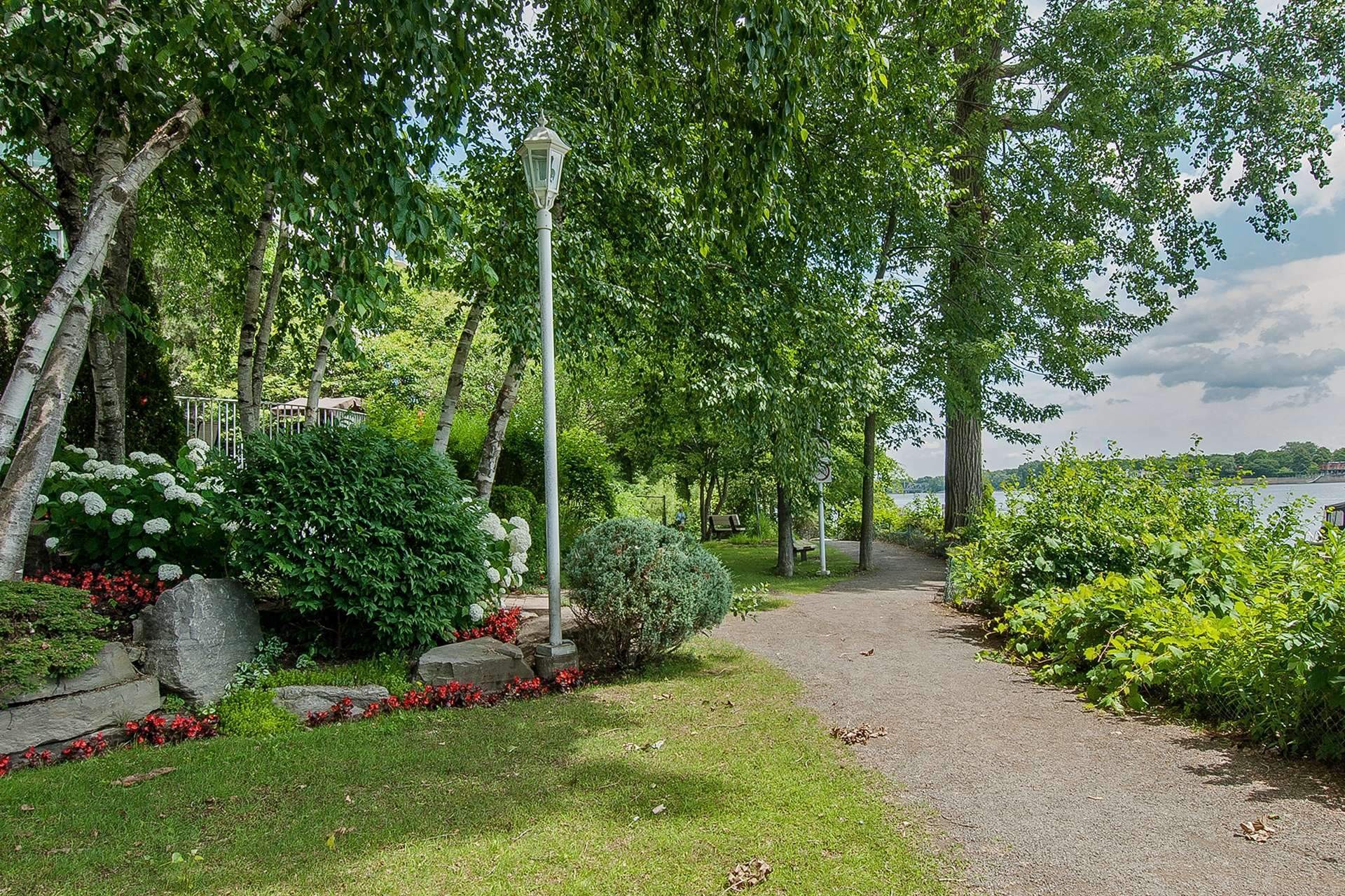 









4520


Prom. Paton

, 109,
Laval (Chomedey),




QC
H7W4X1

