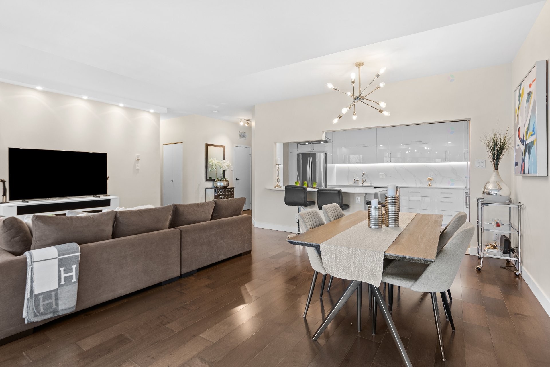 









4520


Prom. Paton

, 109,
Laval (Chomedey),




QC
H7W4X1

