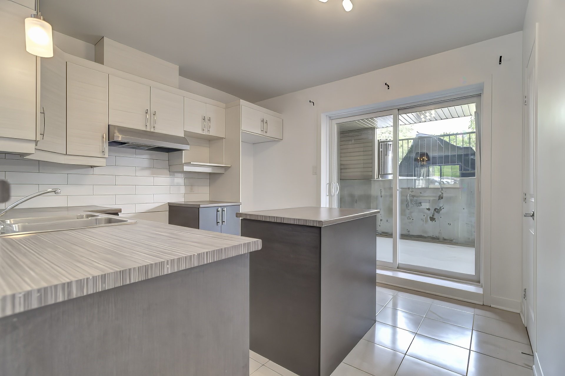 









667


Rue de Pompadour

,
Mascouche,




QC
J7K0S4

