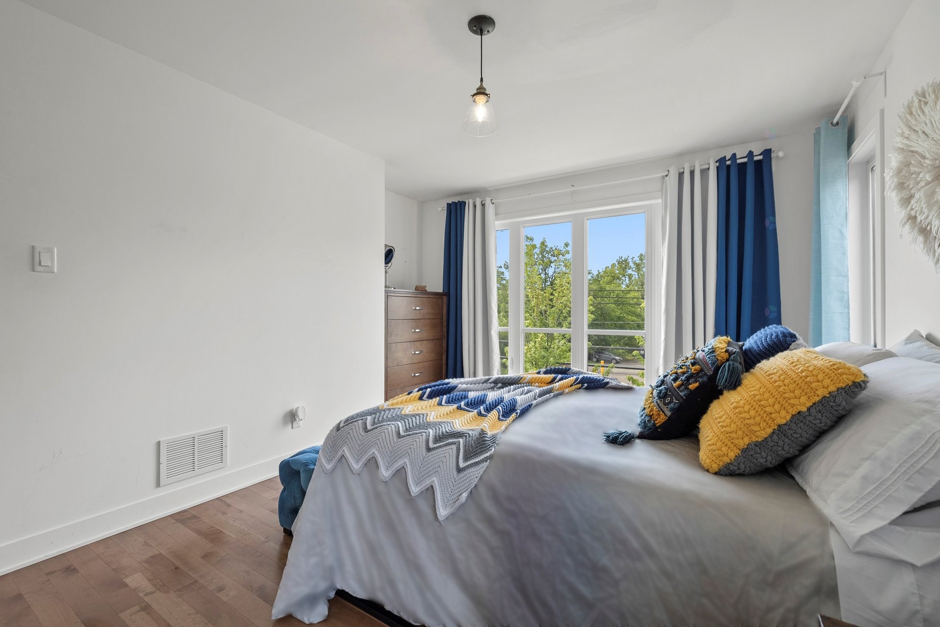 









18586


Boul. Gouin O.

,
Montréal (Pierrefonds-Roxboro),




QC
H9K0B7

