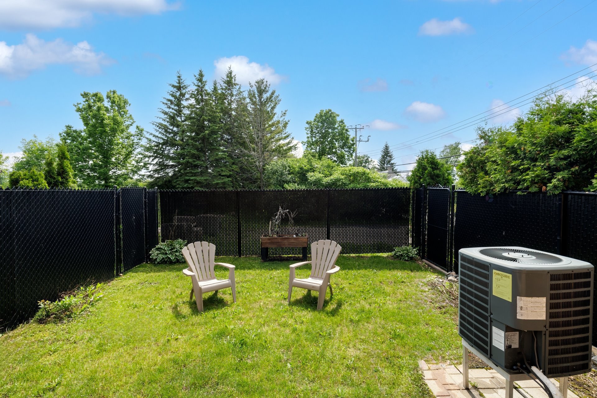 









18586


Boul. Gouin O.

,
Montréal (Pierrefonds-Roxboro),




QC
H9K0B7

