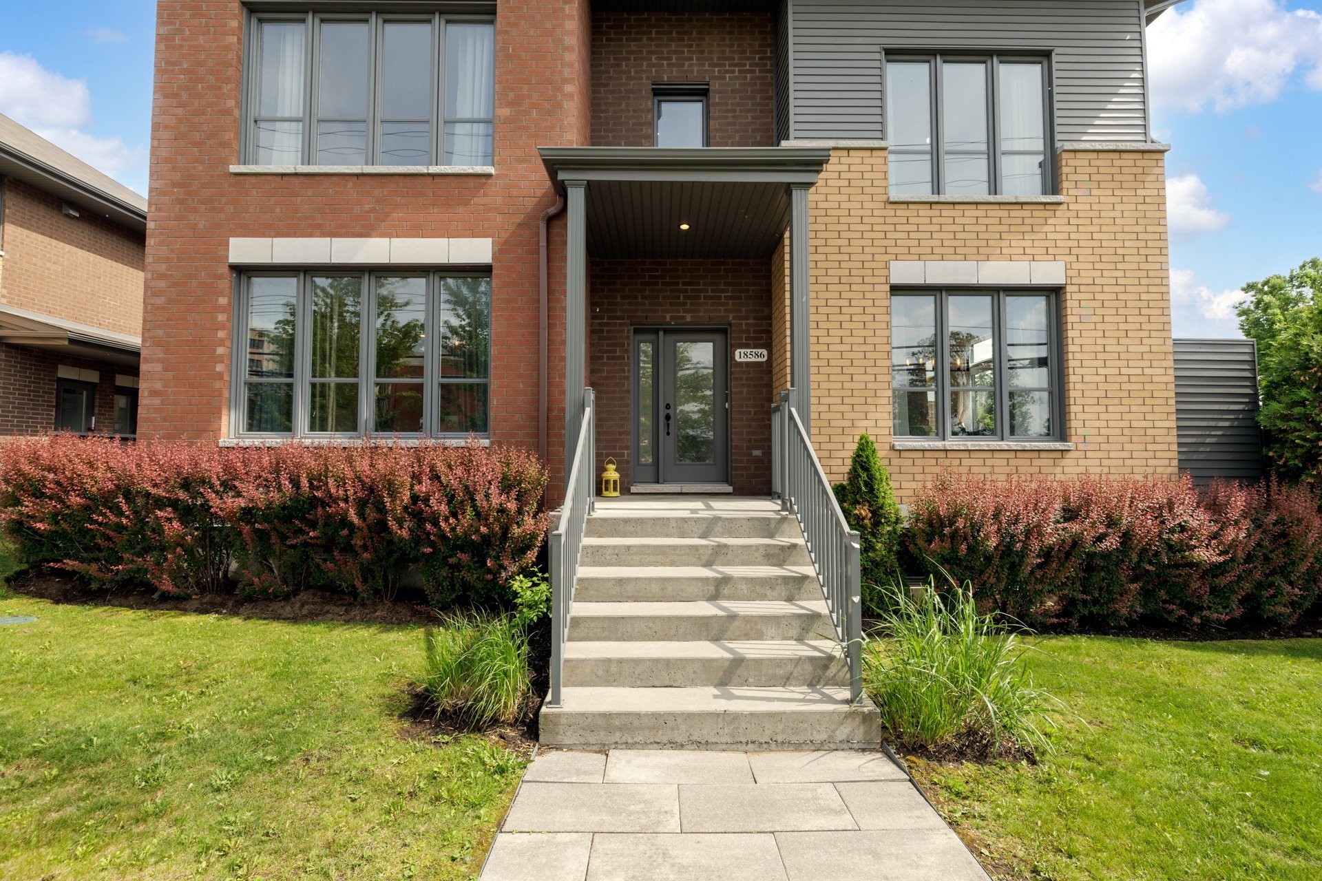 









18586


Boul. Gouin O.

,
Montréal (Pierrefonds-Roxboro),




QC
H9K0B7

