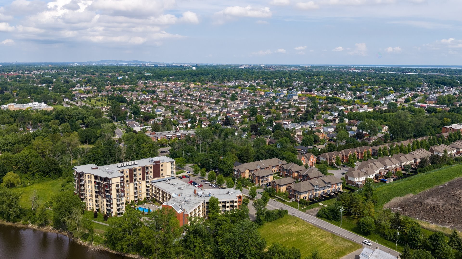 









18586


Boul. Gouin O.

,
Montréal (Pierrefonds-Roxboro),




QC
H9K0B7

