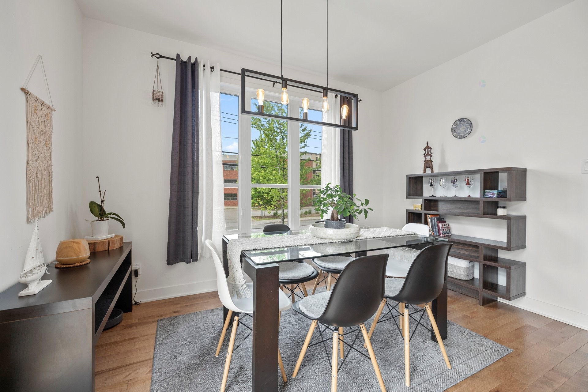 









18586


Boul. Gouin O.

,
Montréal (Pierrefonds-Roxboro),




QC
H9K0B7

