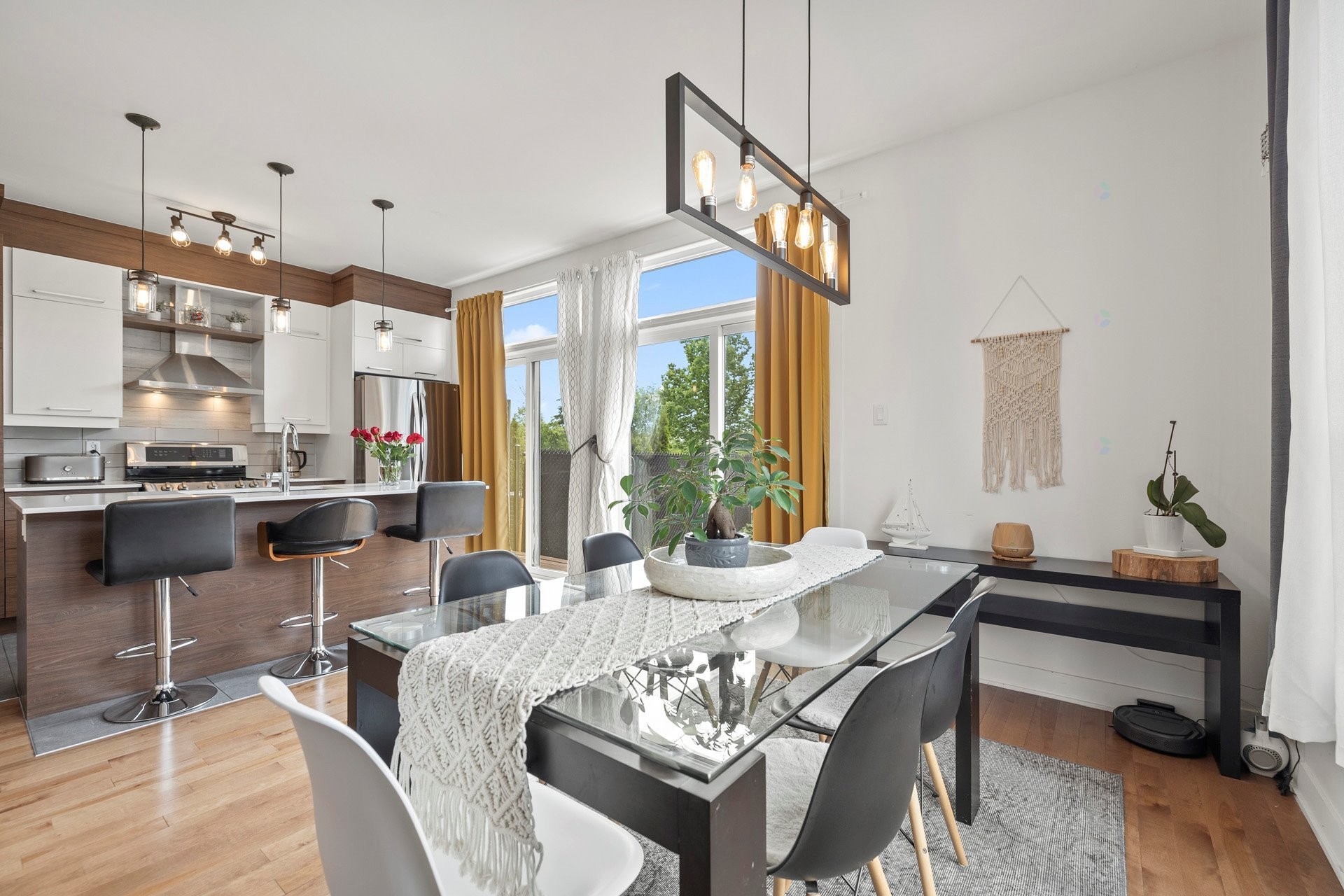 









18586


Boul. Gouin O.

,
Montréal (Pierrefonds-Roxboro),




QC
H9K0B7

