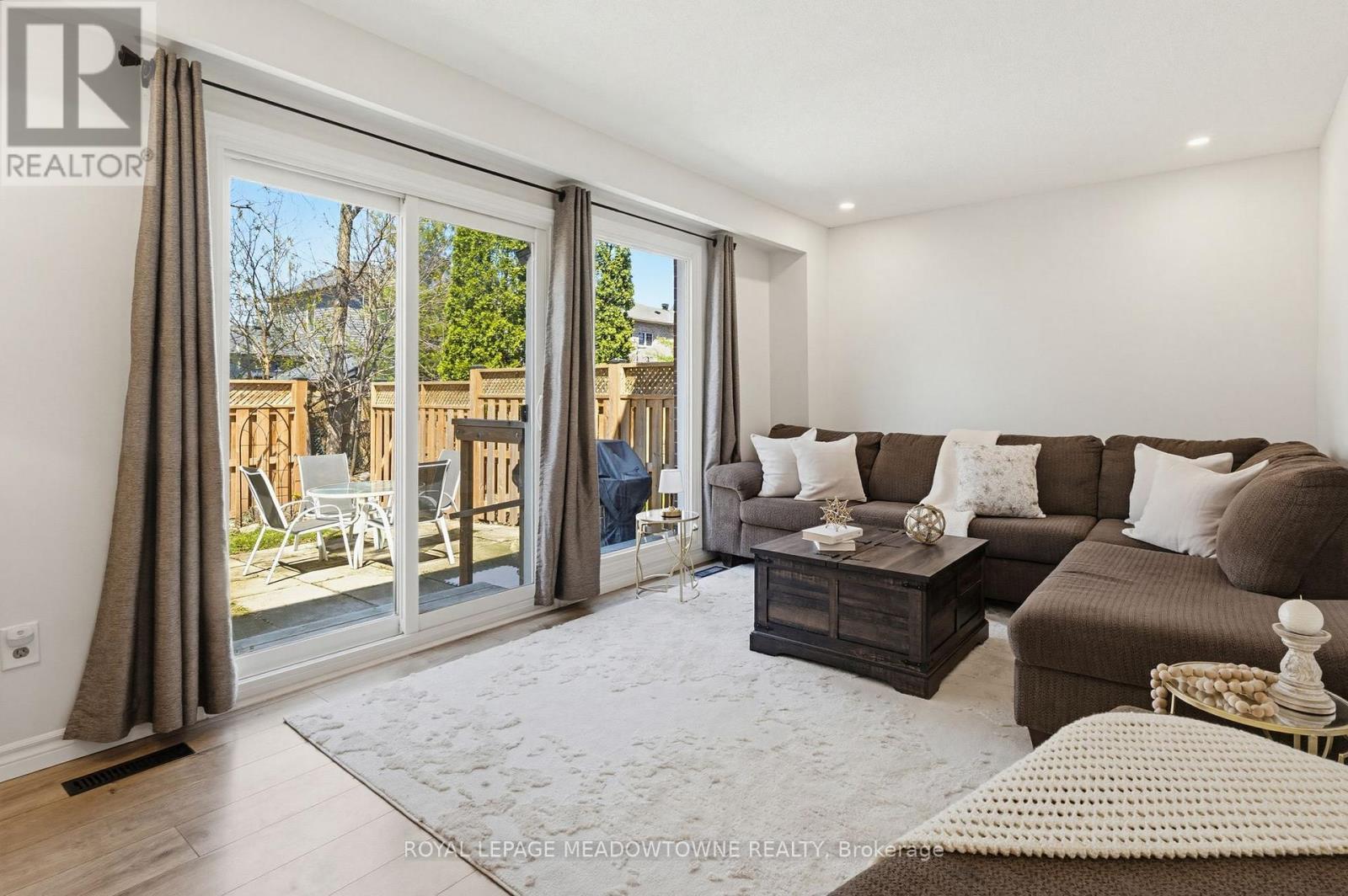 












43 - 235 BRONTE STREET

,
Milton,




Ontario
L9T3V8

