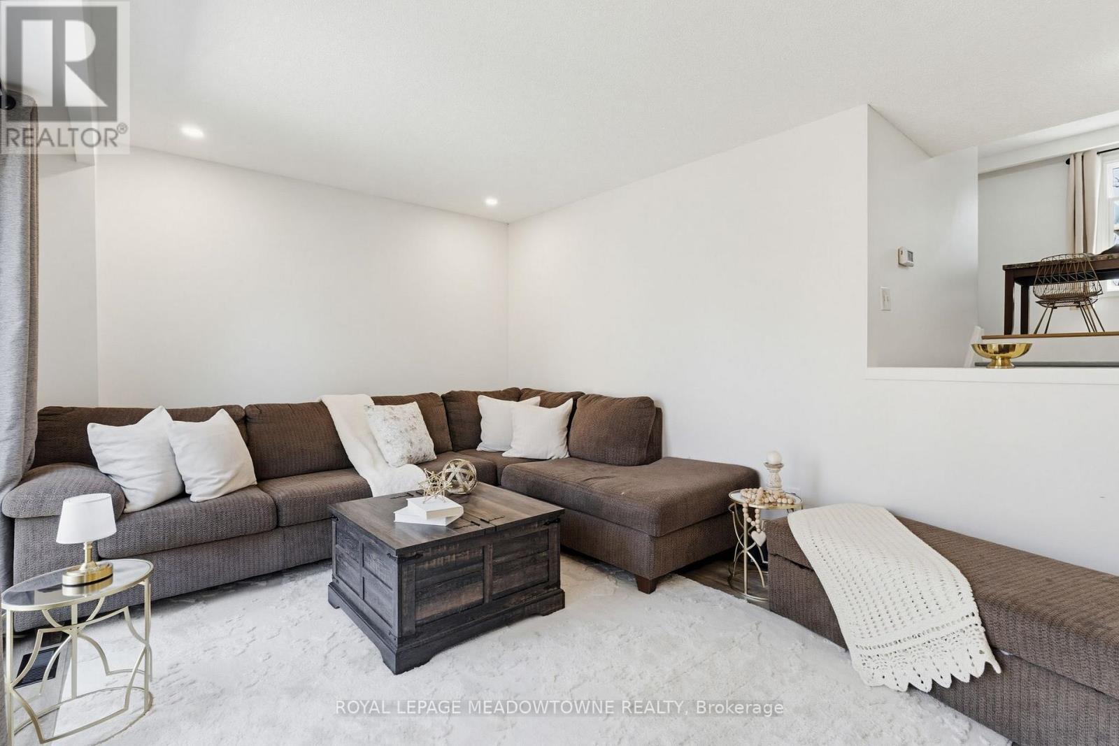 












43 - 235 BRONTE STREET

,
Milton,




Ontario
L9T3V8

