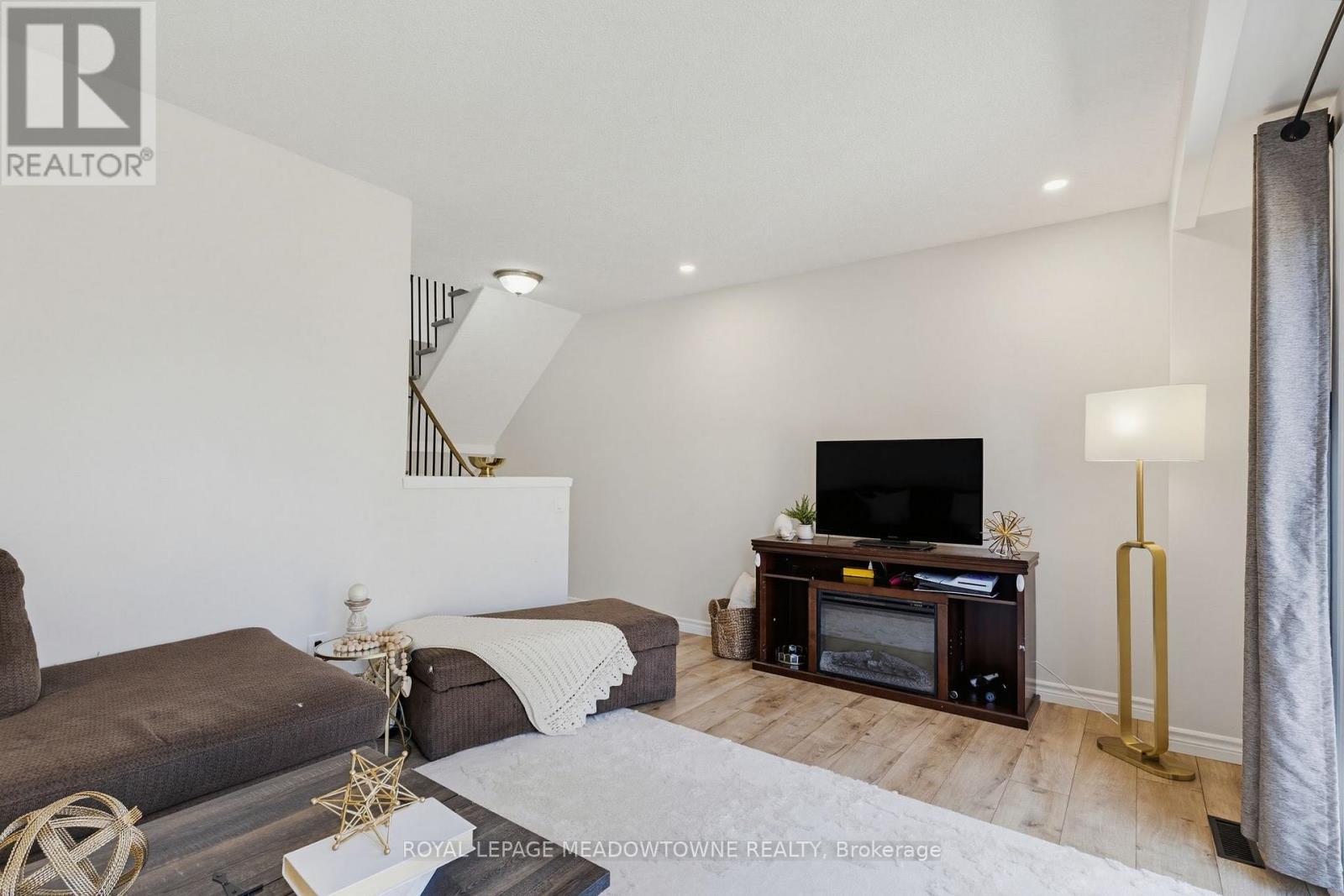 












43 - 235 BRONTE STREET

,
Milton,




Ontario
L9T3V8

