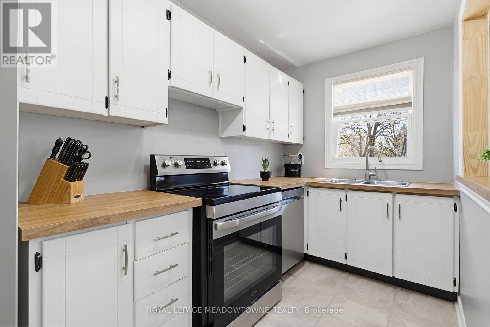 












43 - 235 BRONTE STREET

,
Milton,




Ontario
L9T3V8


