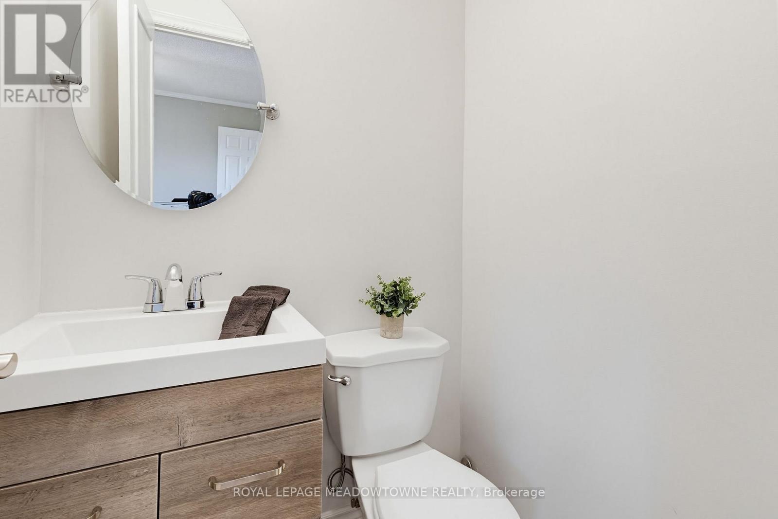 












43 - 235 BRONTE STREET

,
Milton,




Ontario
L9T3V8

