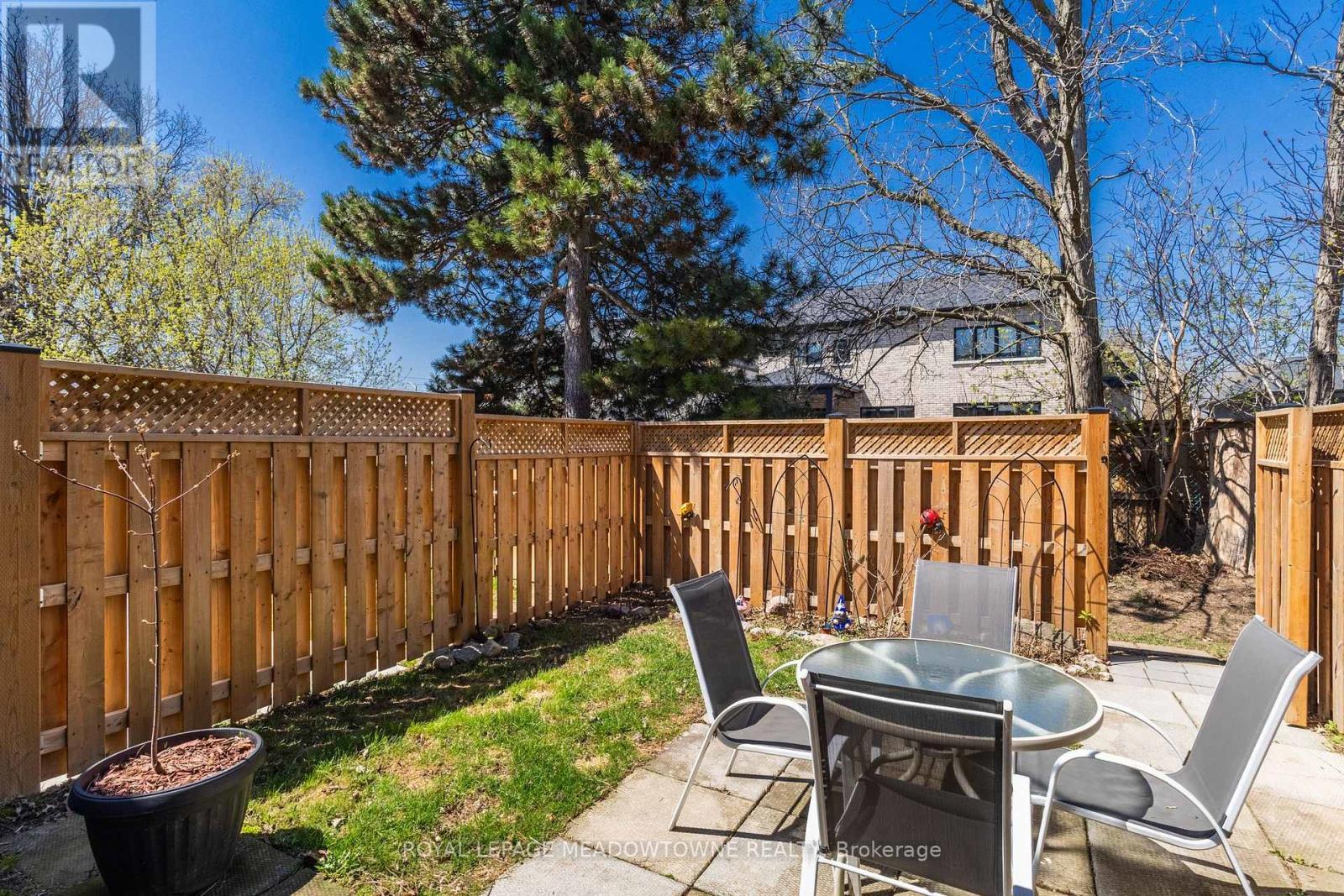 












43 - 235 BRONTE STREET

,
Milton,




Ontario
L9T3V8

