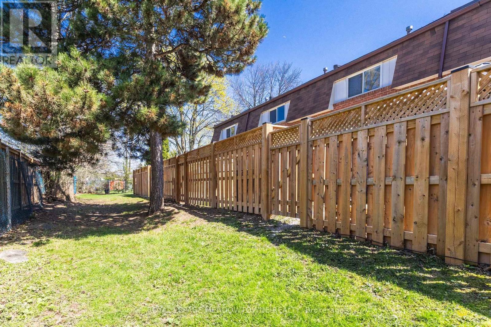 












43 - 235 BRONTE STREET

,
Milton,




Ontario
L9T3V8

