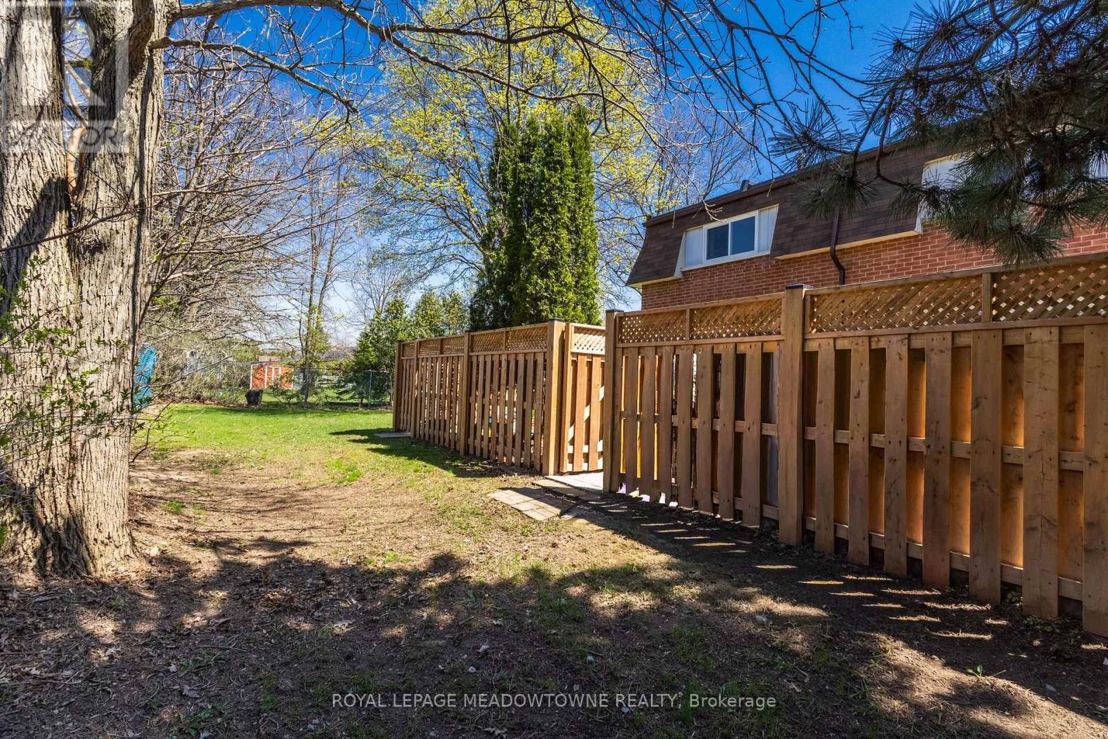 












43 - 235 BRONTE STREET

,
Milton,




Ontario
L9T3V8

