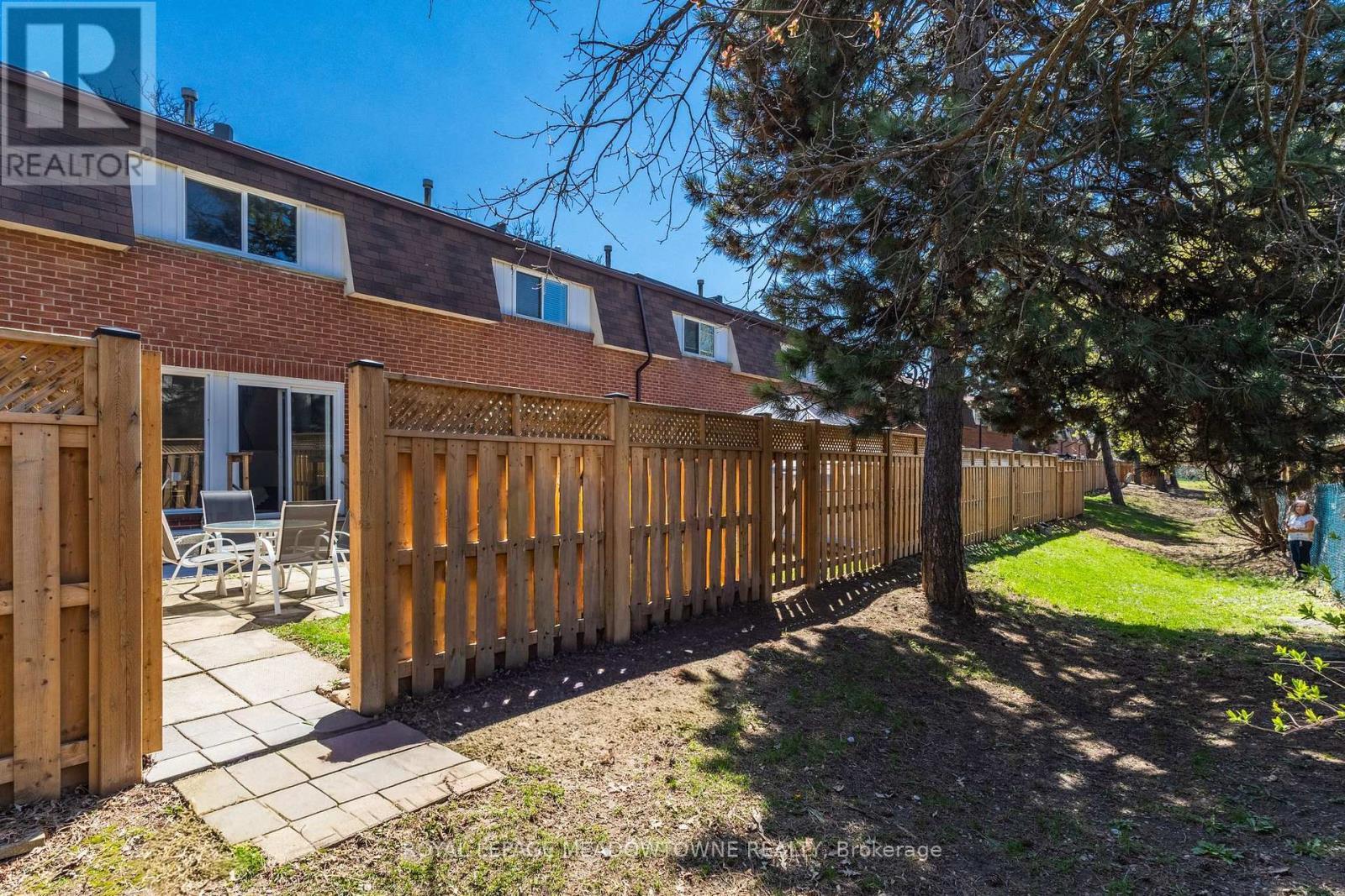 












43 - 235 BRONTE STREET

,
Milton,




Ontario
L9T3V8


