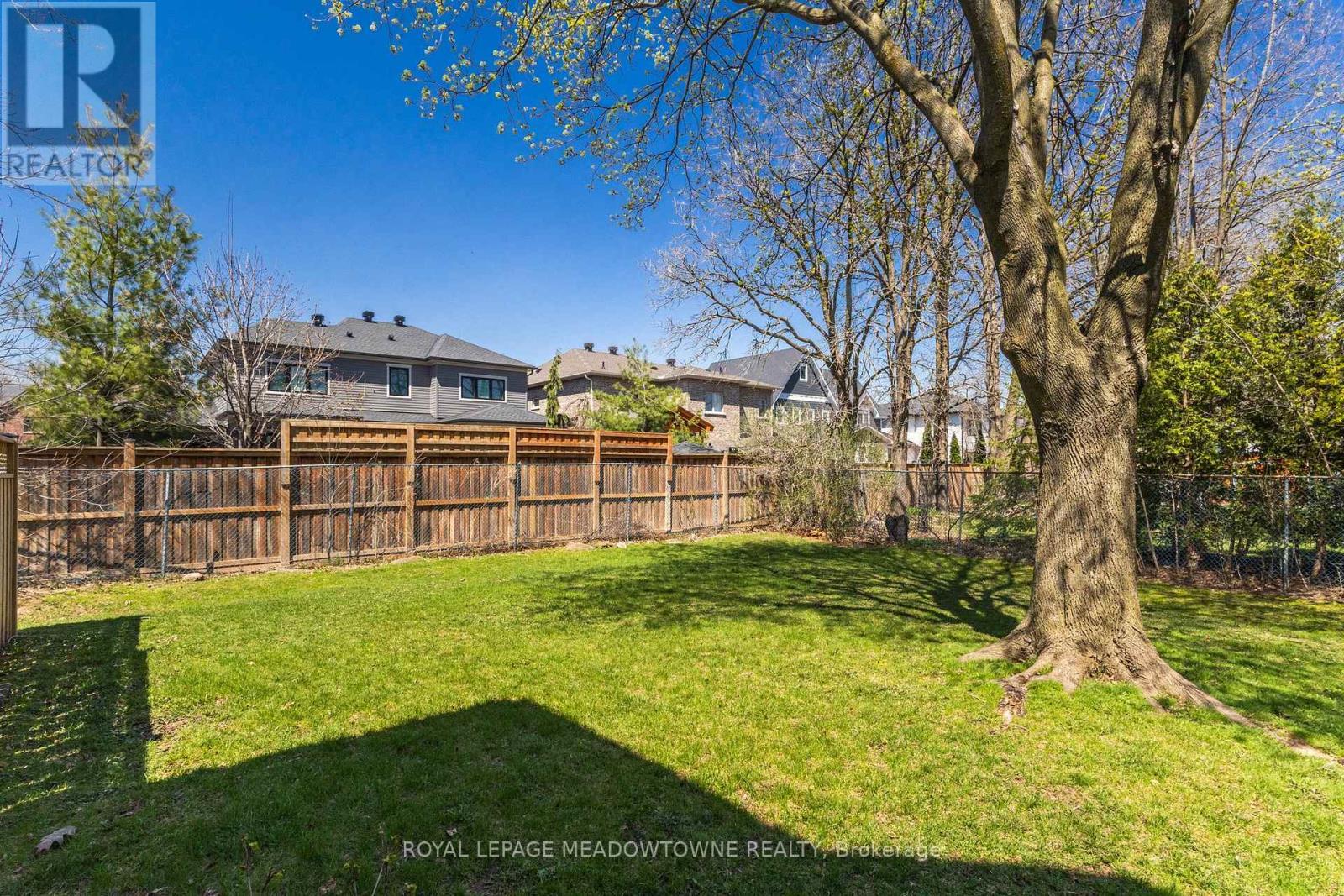 












43 - 235 BRONTE STREET

,
Milton,




Ontario
L9T3V8

