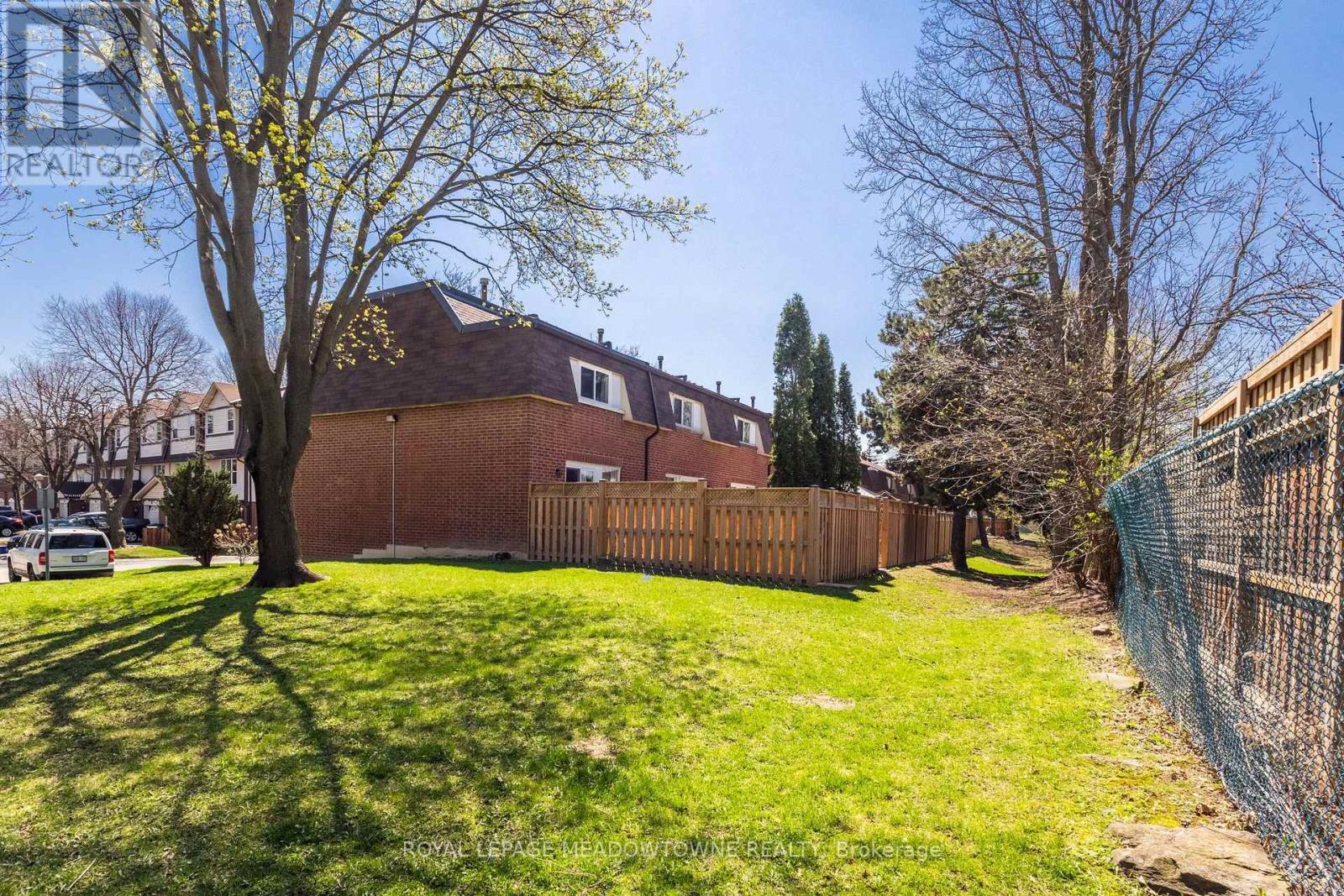 












43 - 235 BRONTE STREET

,
Milton,




Ontario
L9T3V8

